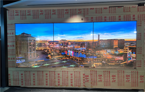 OLED透明显示屏2x3拼接应用案例-上海黄浦中环广场