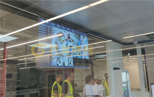 昆明地铁售票亭OLED透明屏应用案例