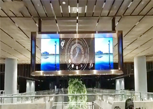 OLED显示屏应用火车高铁站解决方案